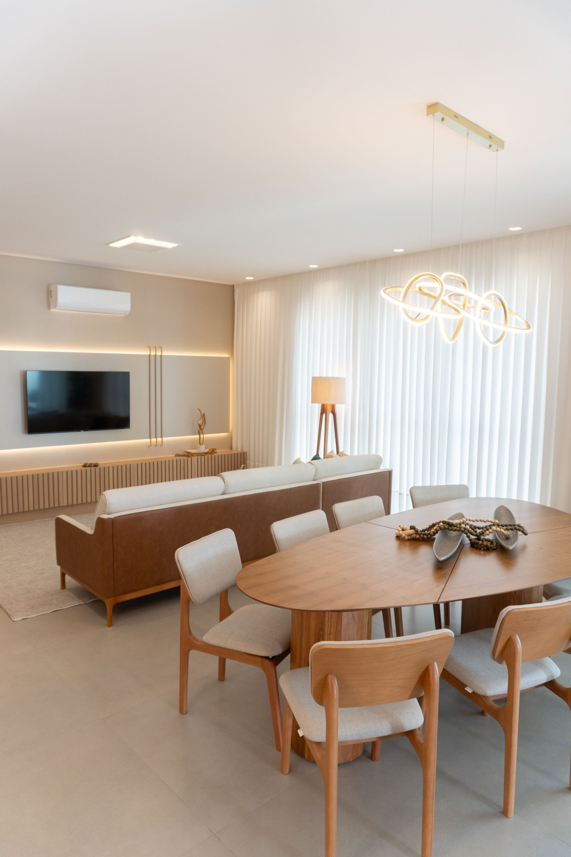 Apartamento Novo e Mobiliado Meia Praia