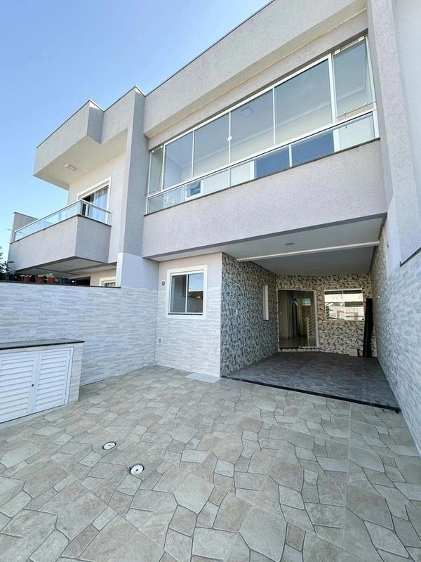 Casa 2 quartos para venda no bairro Bombas em Bombinhas